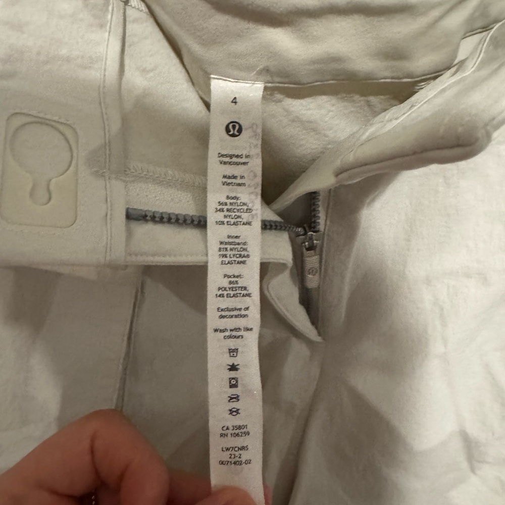 Lululemon Athletica | High Waisted Cargo Shorts- Relaxed Fit - Picture 3 of 9